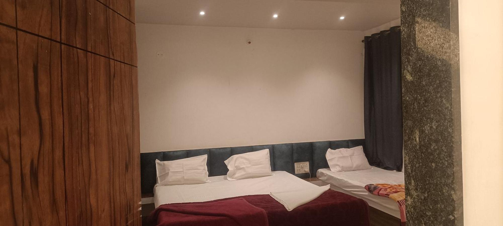 Maharaja Guest House Nashikkar Akalkot Dış mekan fotoğraf