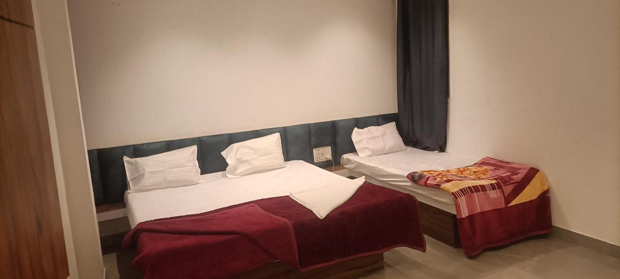 Maharaja Guest House Nashikkar Akalkot Dış mekan fotoğraf