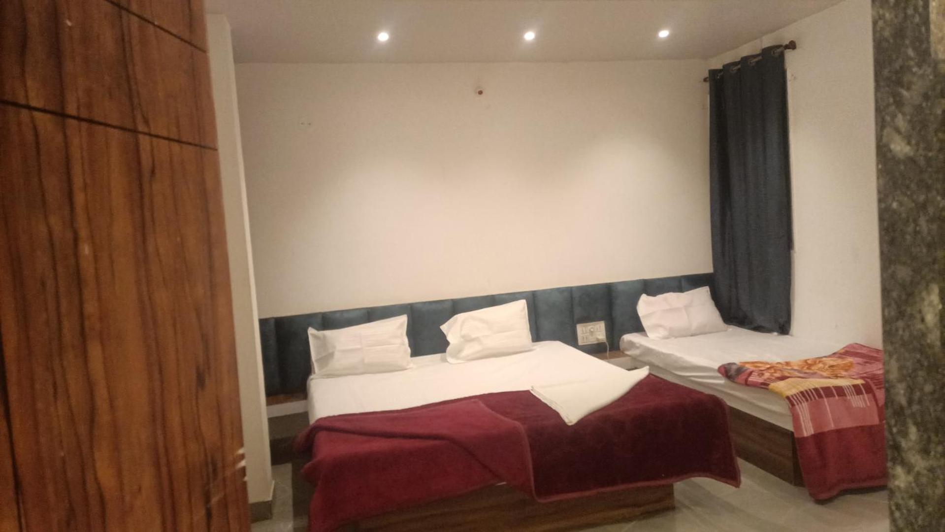 Maharaja Guest House Nashikkar Akalkot Dış mekan fotoğraf